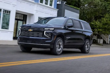 2025_chevrolet_suburban_4dr-suv_high-country_fq_oem_3_1600x1067